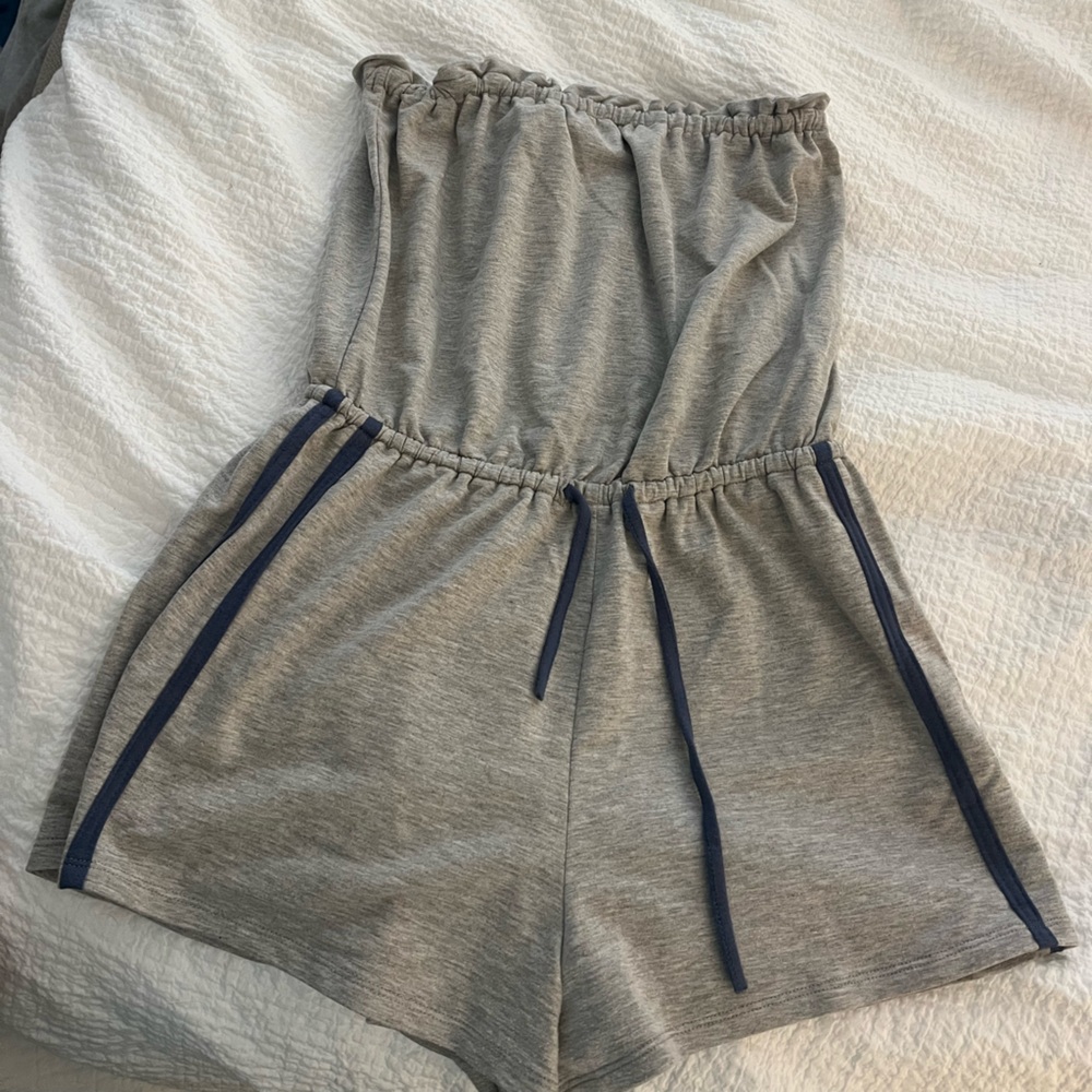 Hiatus strapless romper